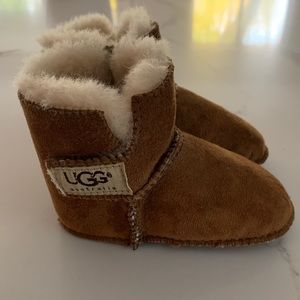 NWOT Baby Ugg Australia “crib” booties